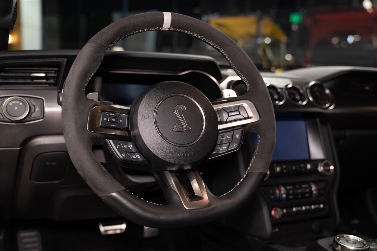 2022 Ford Mustang - Photo 16