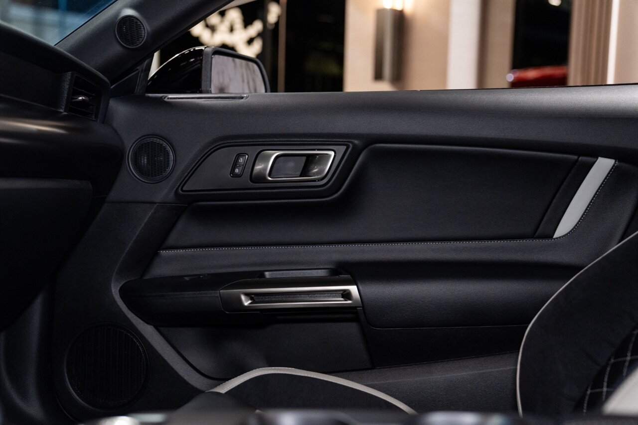 2022 Ford Mustang - Photo 12