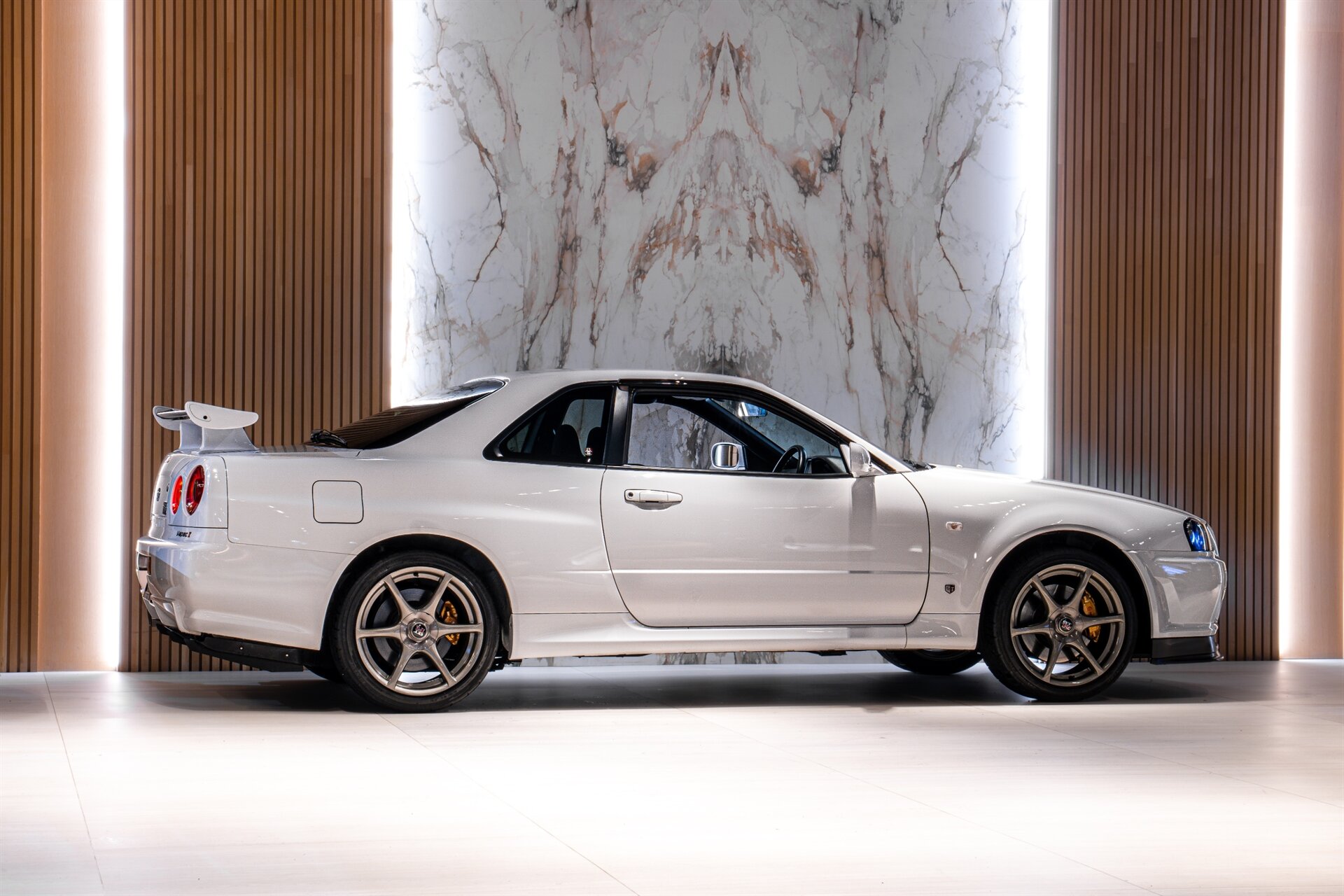 2000 Nissan GT-R - Photo 3