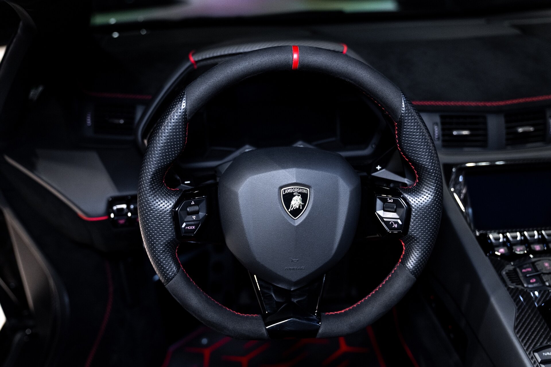 2021 Lamborghini Aventador - Photo 23