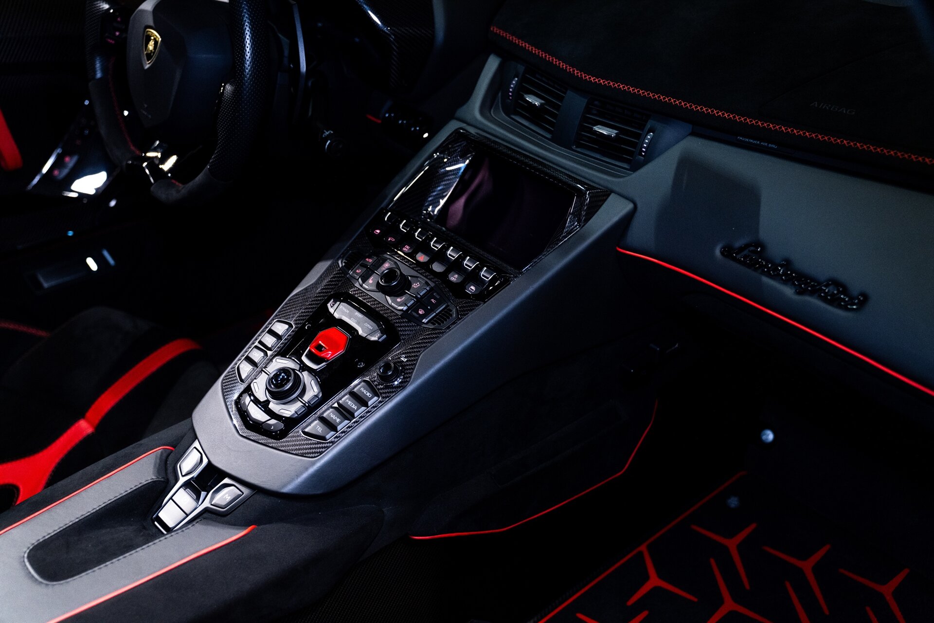 2021 Lamborghini Aventador - Photo 29