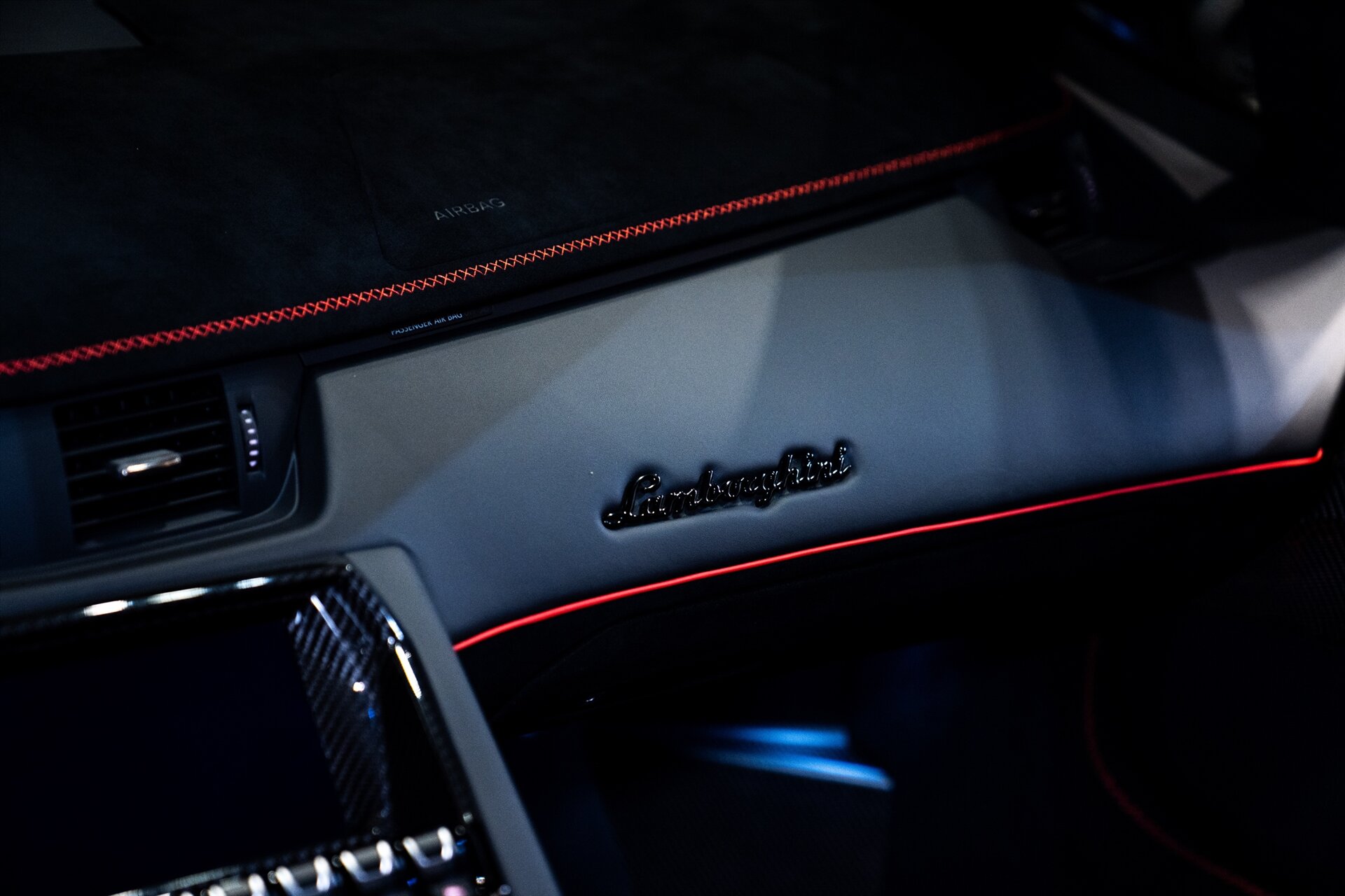 2021 Lamborghini Aventador - Photo 25