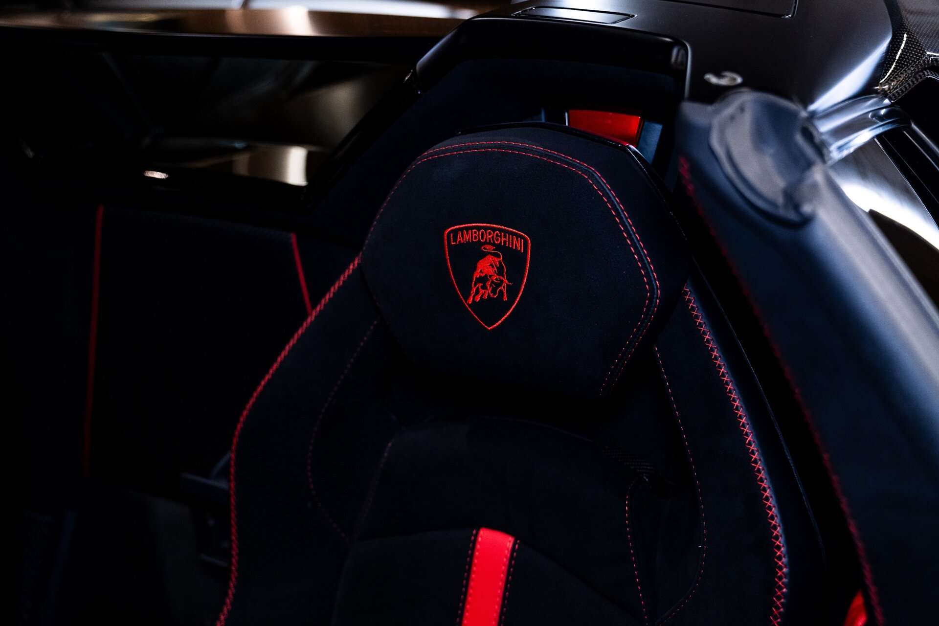 2021 Lamborghini Aventador - Photo 18