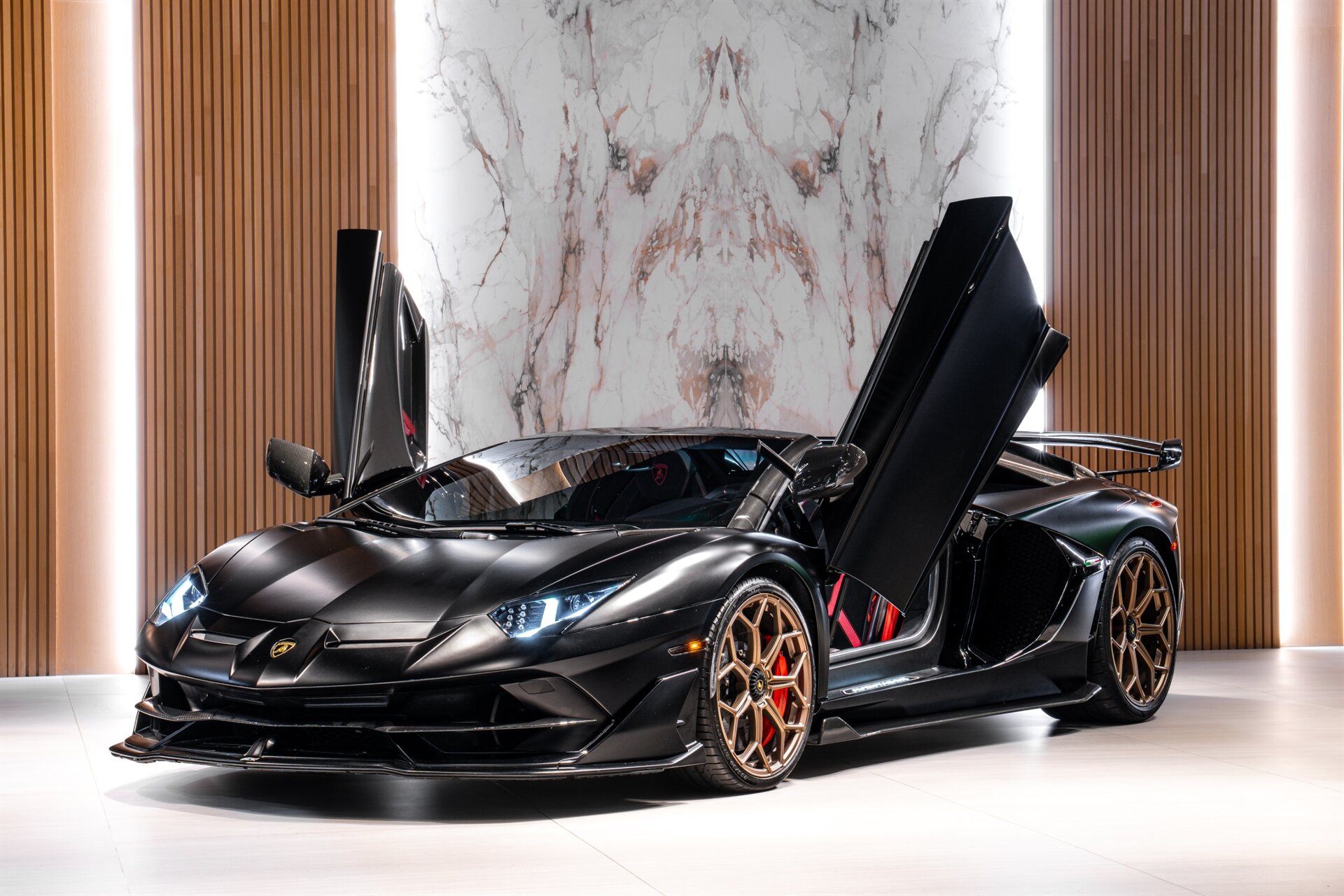 2021 Lamborghini Aventador - Photo 2