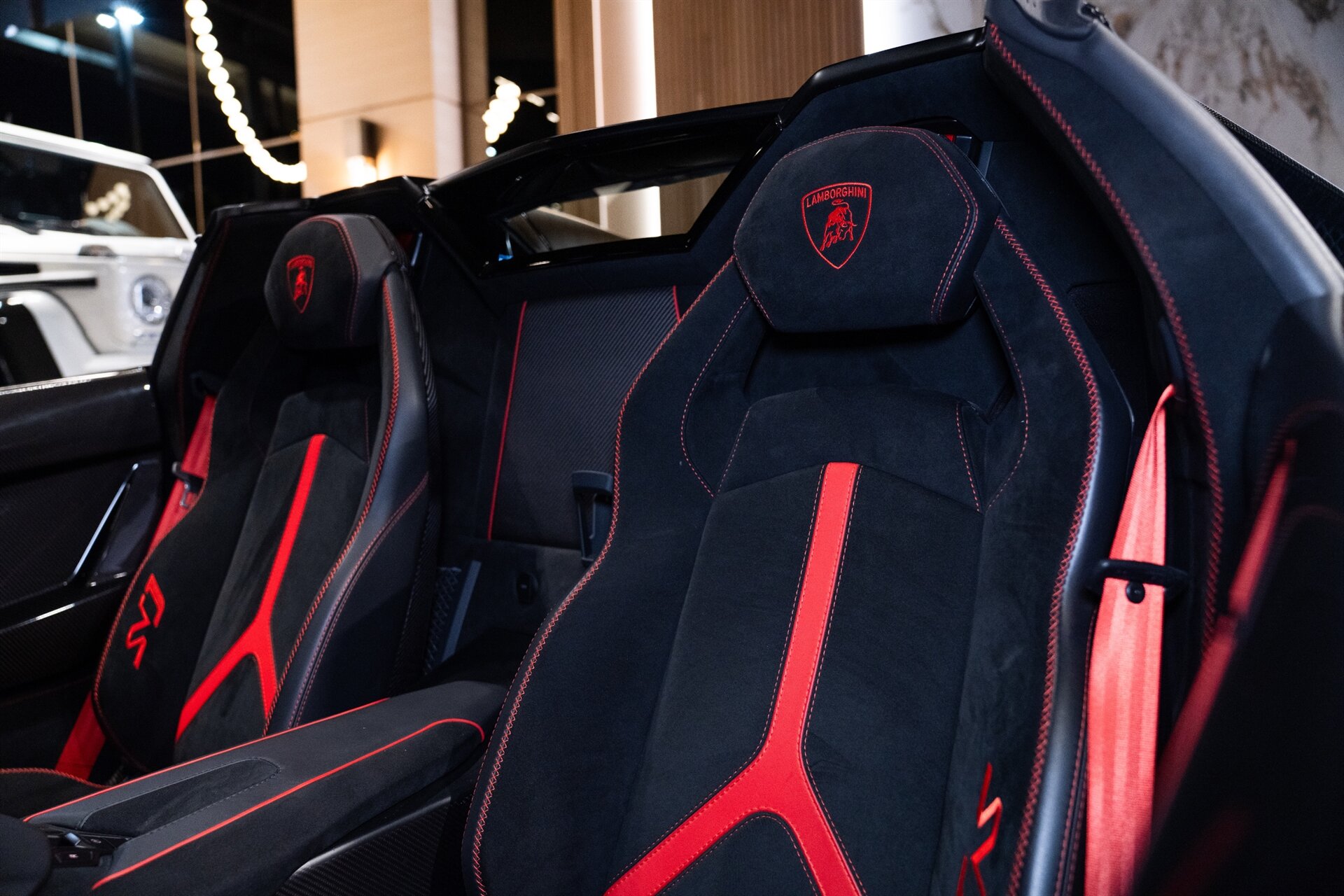 2021 Lamborghini Aventador - Photo 16