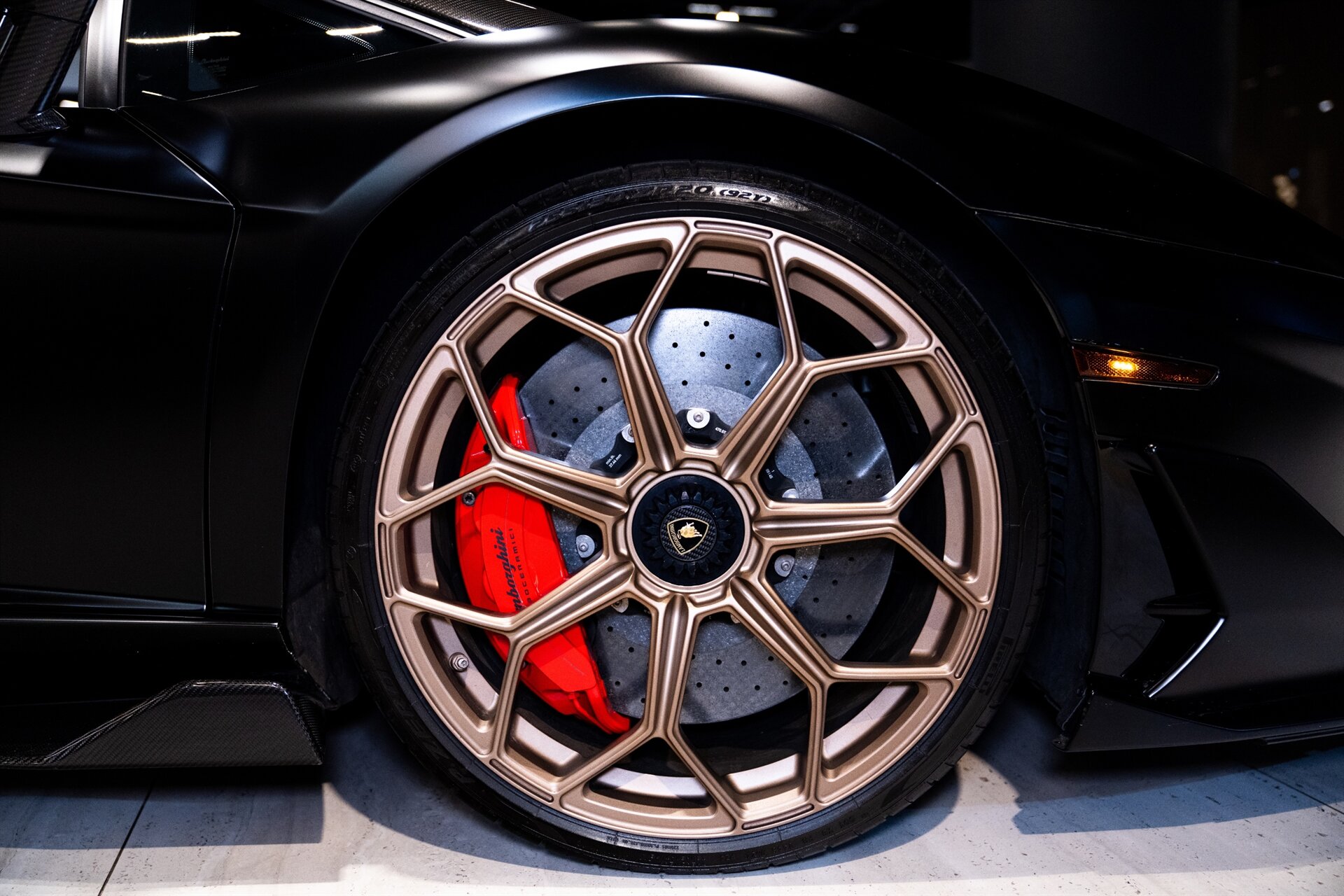 2021 Lamborghini Aventador - Photo 8