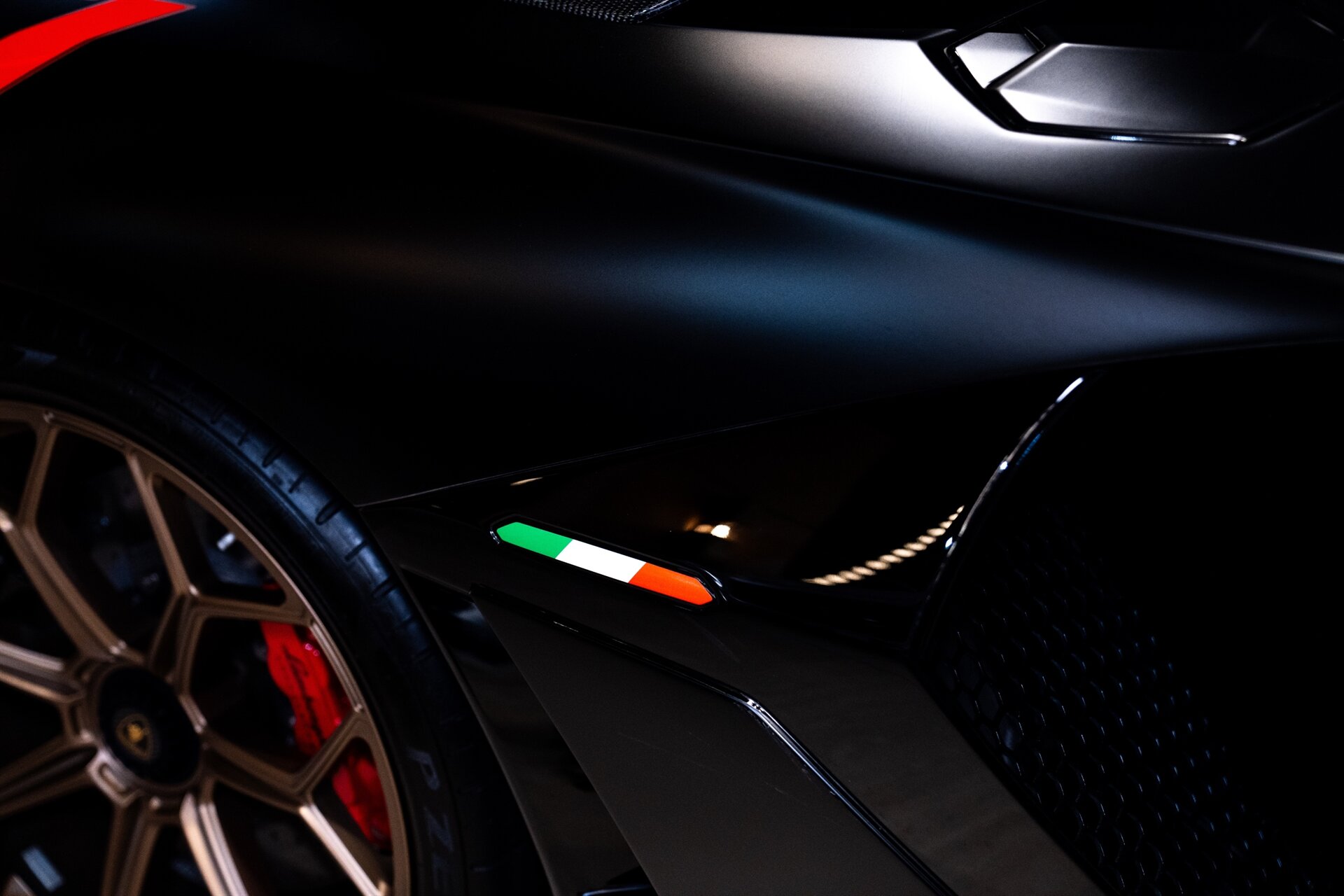 2021 Lamborghini Aventador - Photo 12