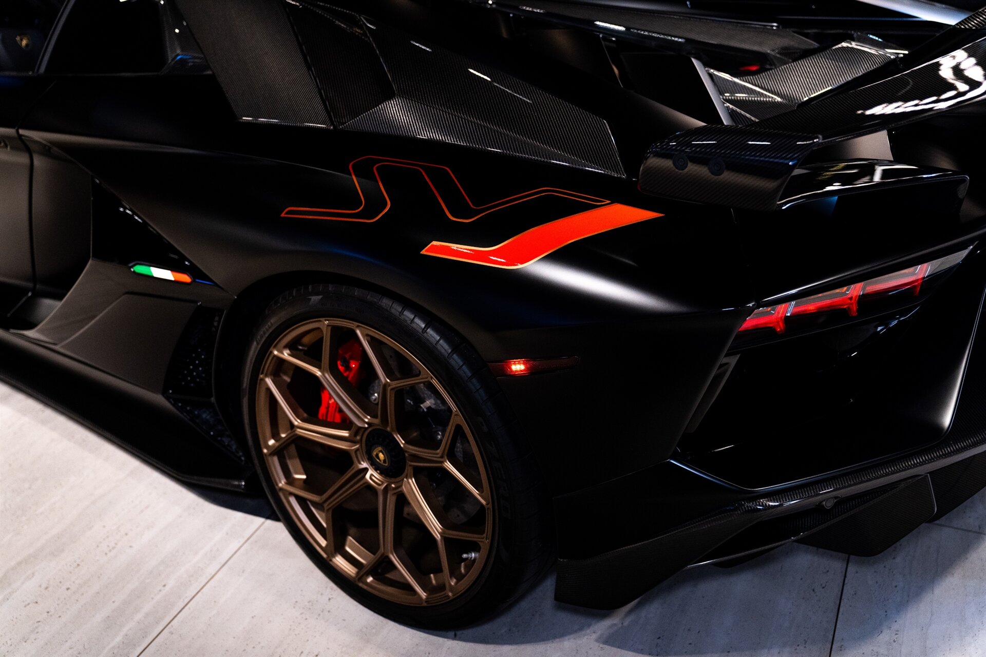 2021 Lamborghini Aventador - Photo 33