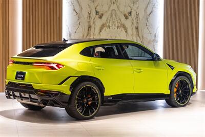 2024 Lamborghini Urus S   - Photo 4 - Beverly Hills, CA 90212