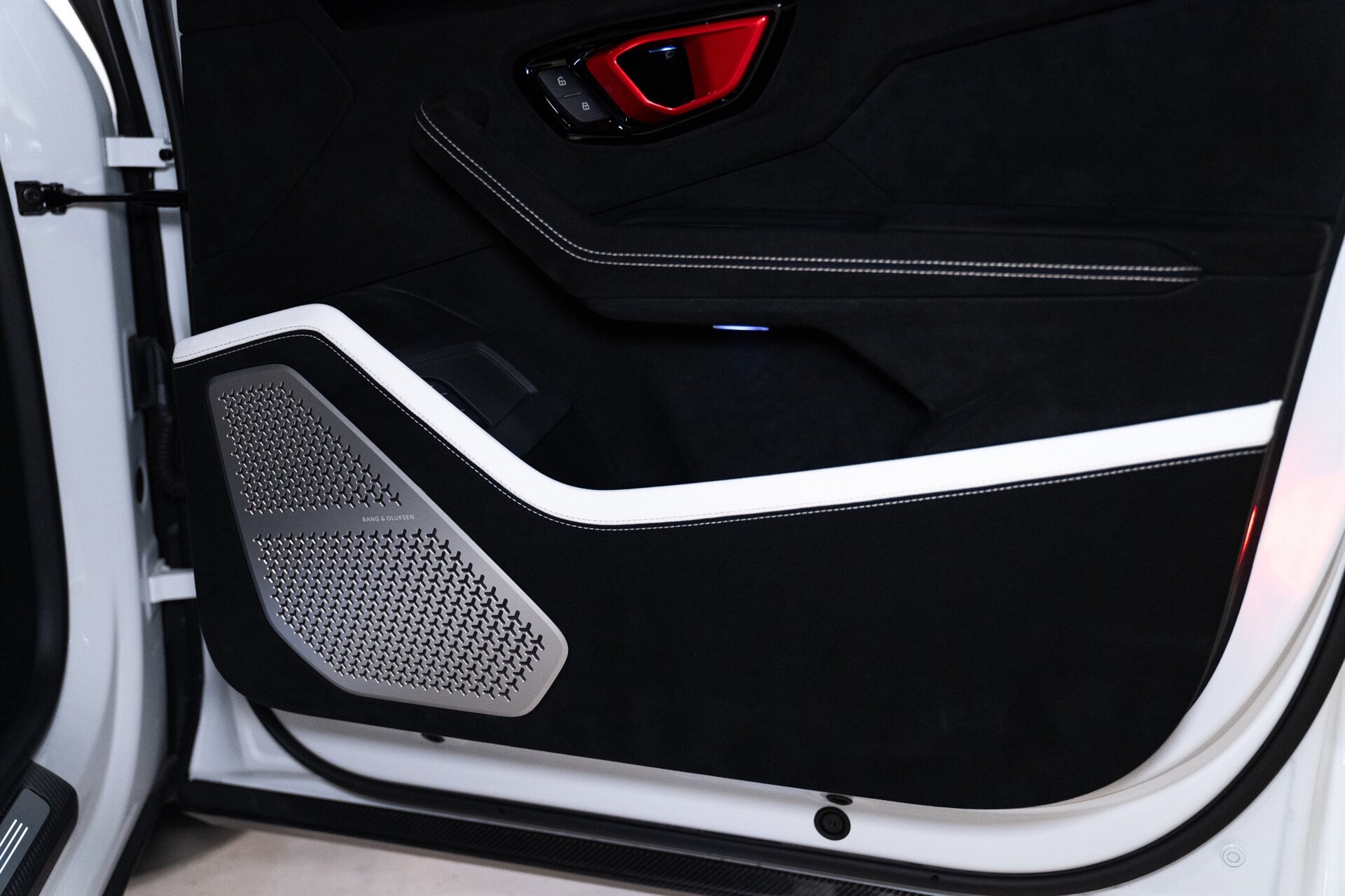 2023 Lamborghini Urus - Photo 29