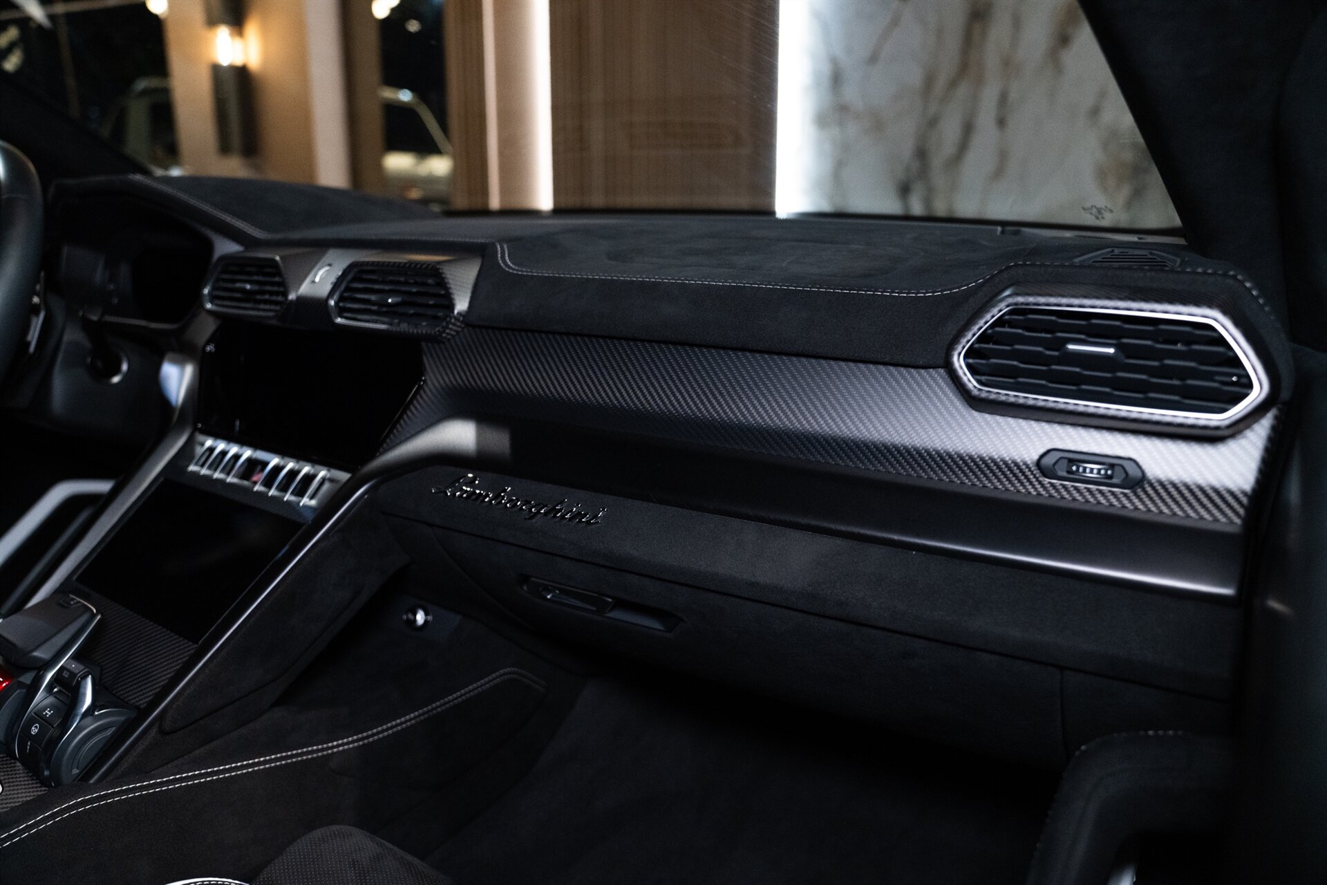 2023 Lamborghini Urus - Photo 24