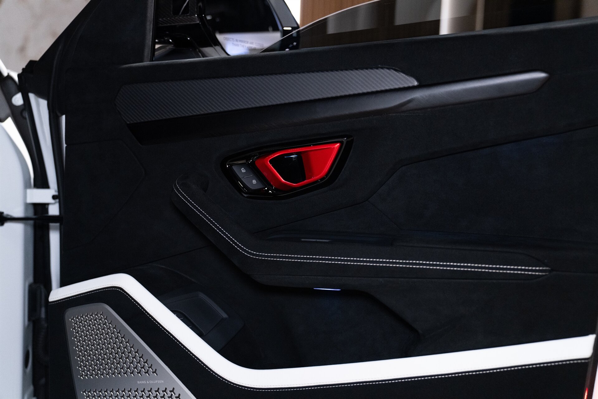 2023 Lamborghini Urus - Photo 28