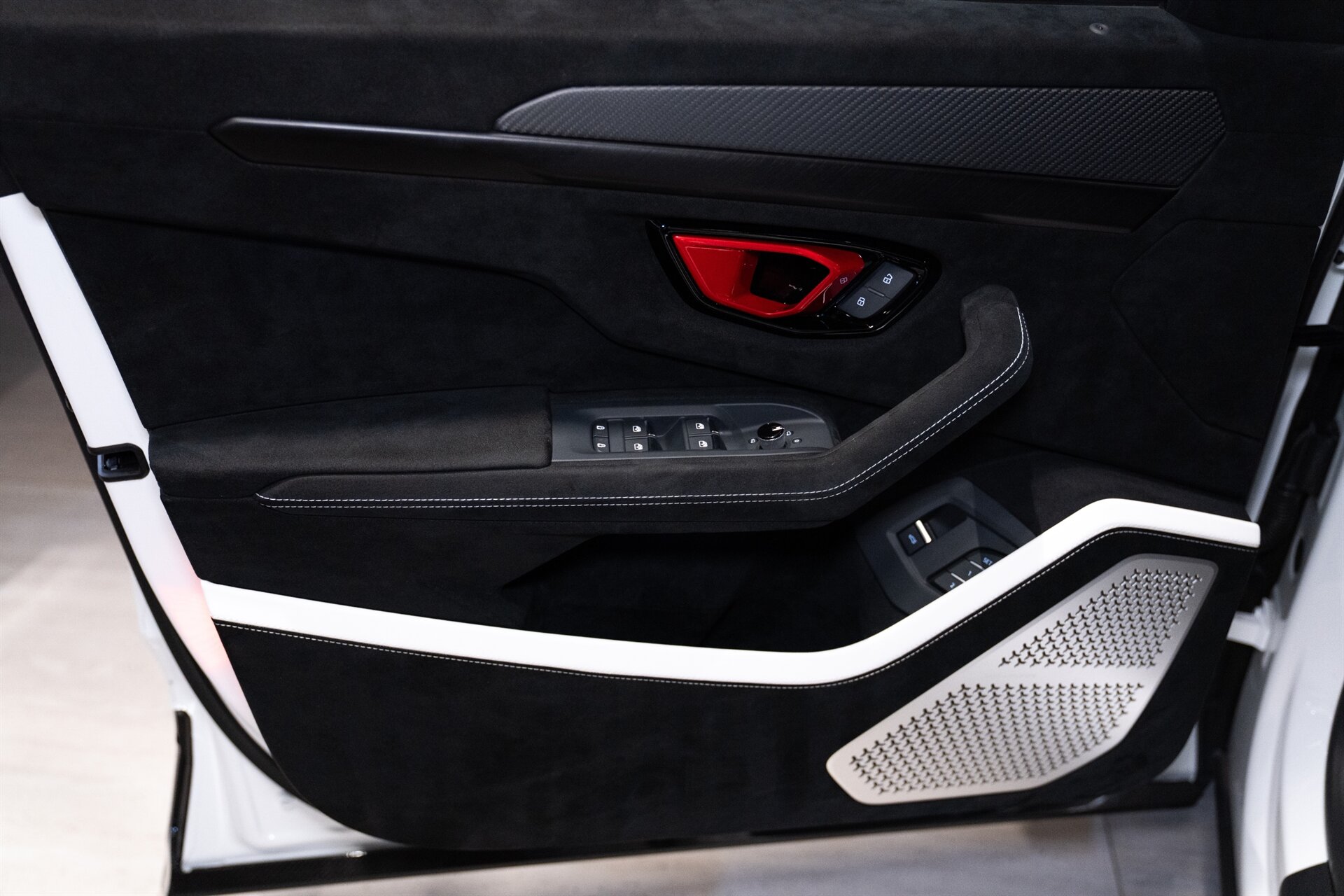 2023 Lamborghini Urus - Photo 34