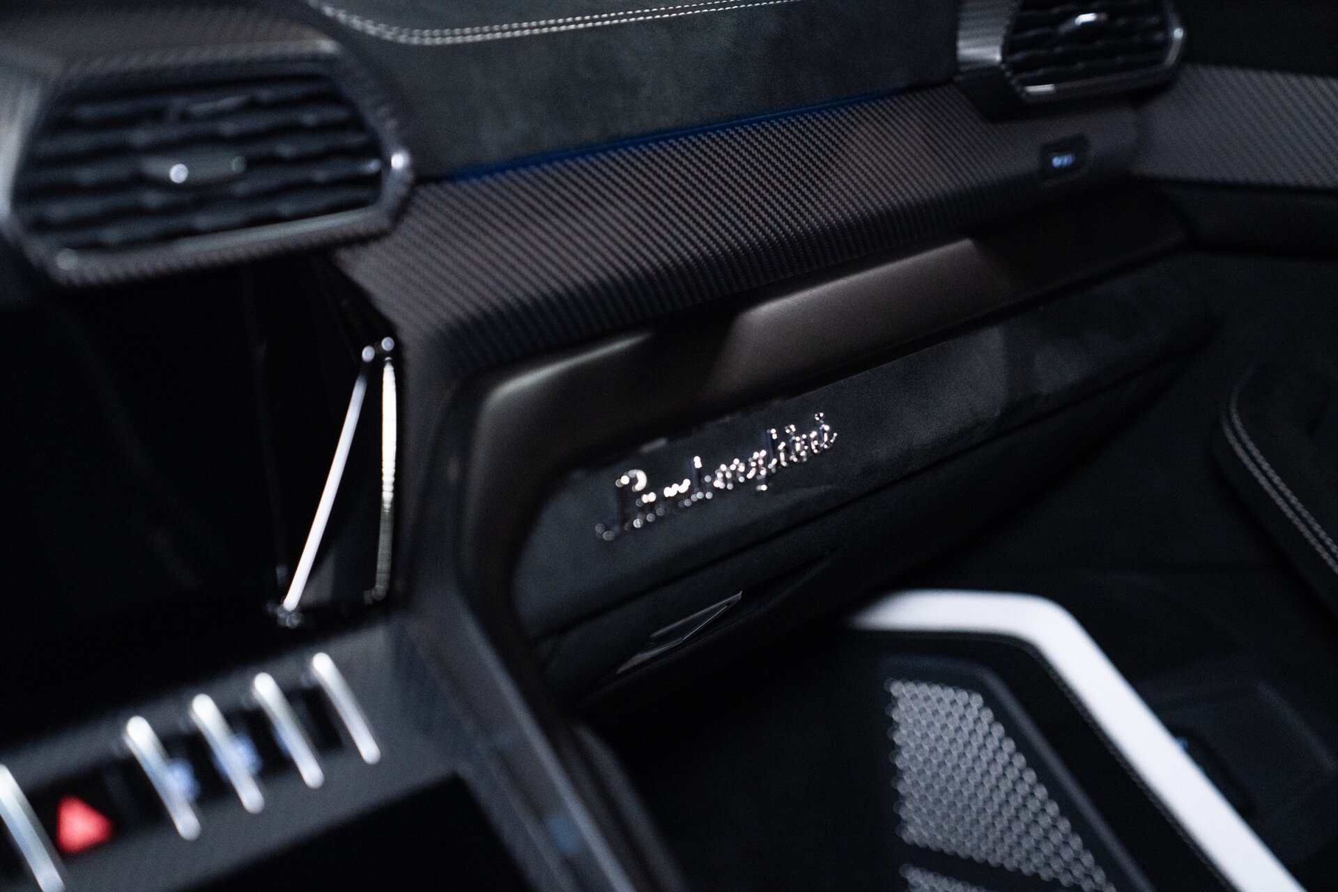 2023 Lamborghini Urus - Photo 40