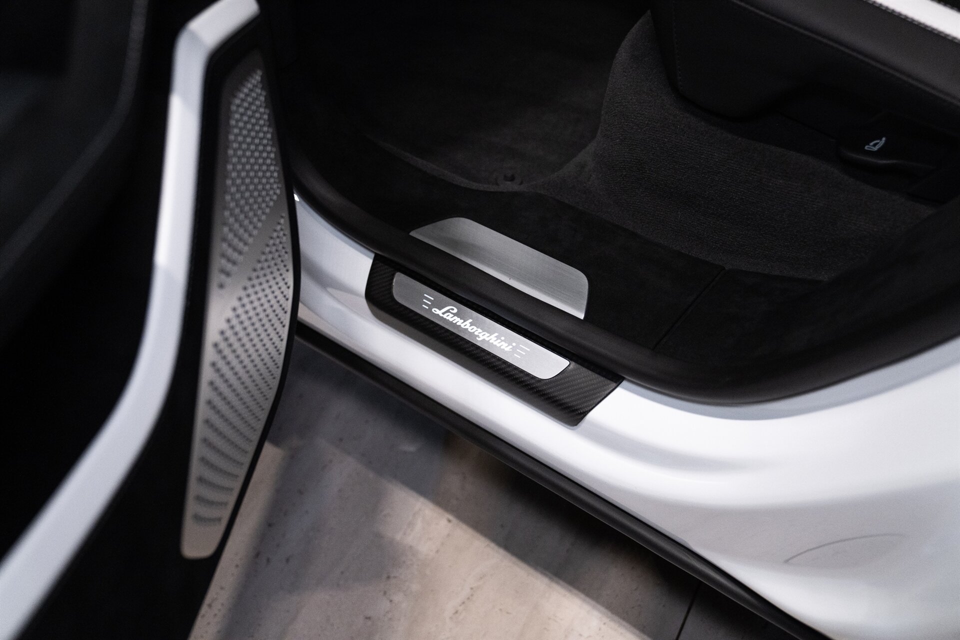 2023 Lamborghini Urus - Photo 46