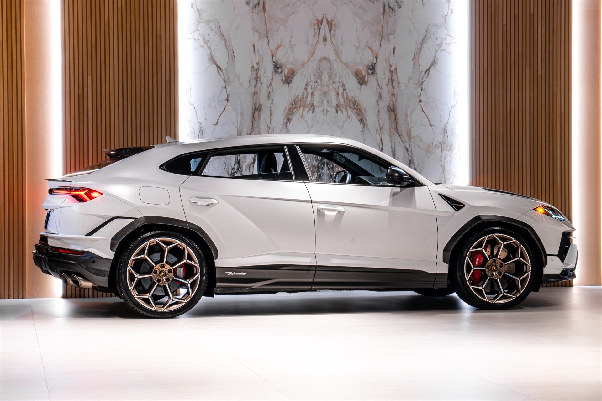 2023 Lamborghini Urus - Photo 3