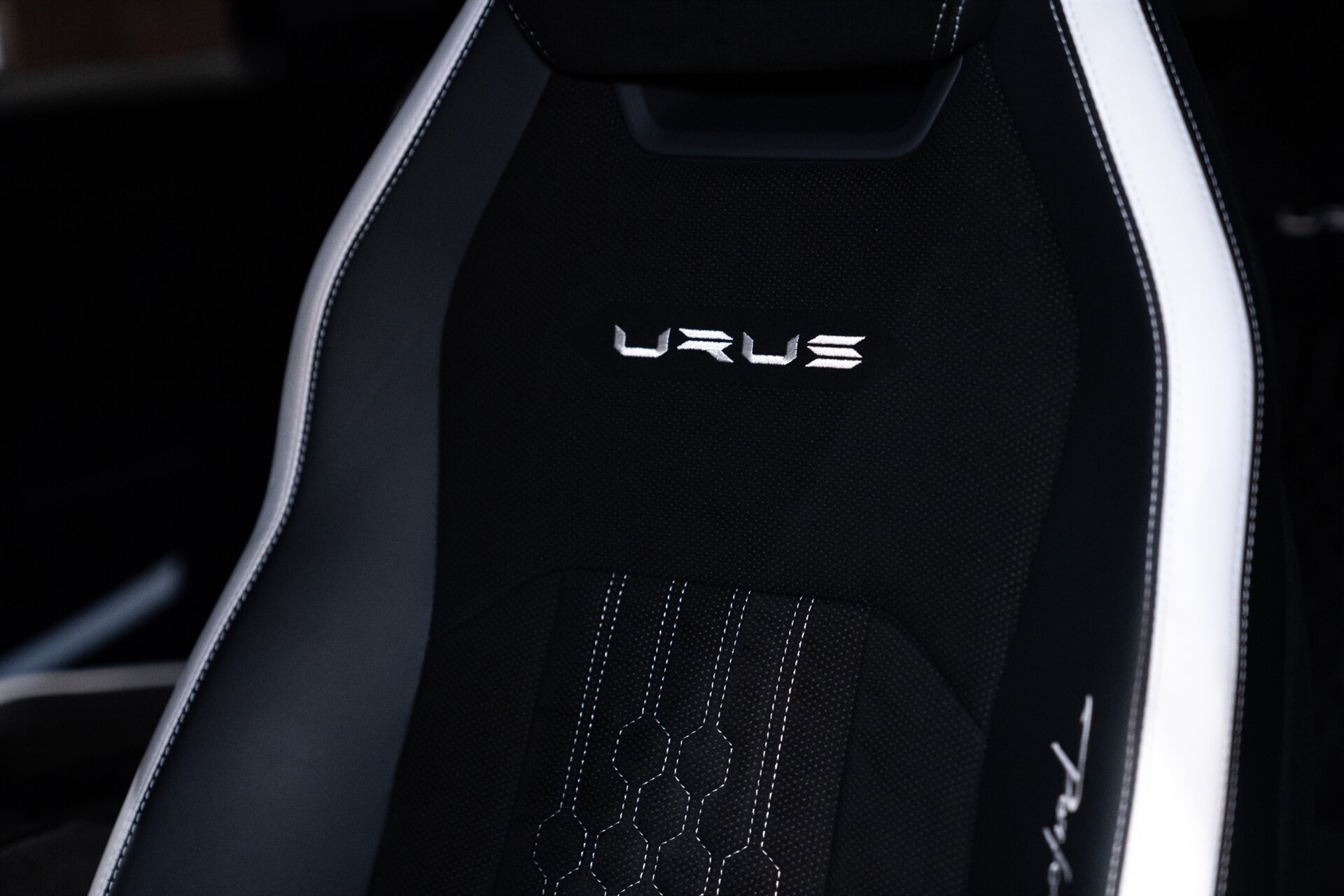 2023 Lamborghini Urus - Photo 36