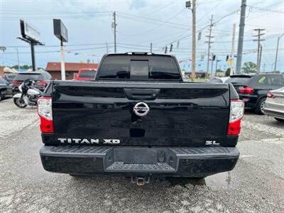 2017 Nissan Titan SL   - Photo 5 - Logansport, IN 46947