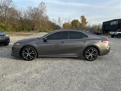 2020 Toyota Camry SE   - Photo 2 - Logansport, IN 46947
