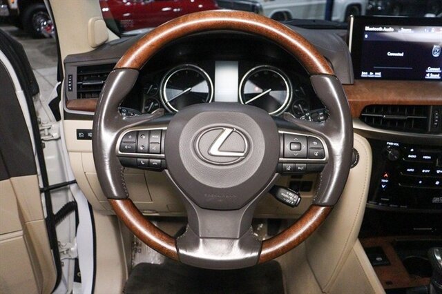 2016 Lexus LX 570 photo
