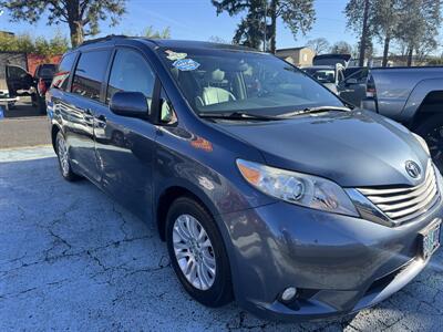 2014 Toyota Sienna XLE 8-Passenger  DVD CLEAN TITLE Van