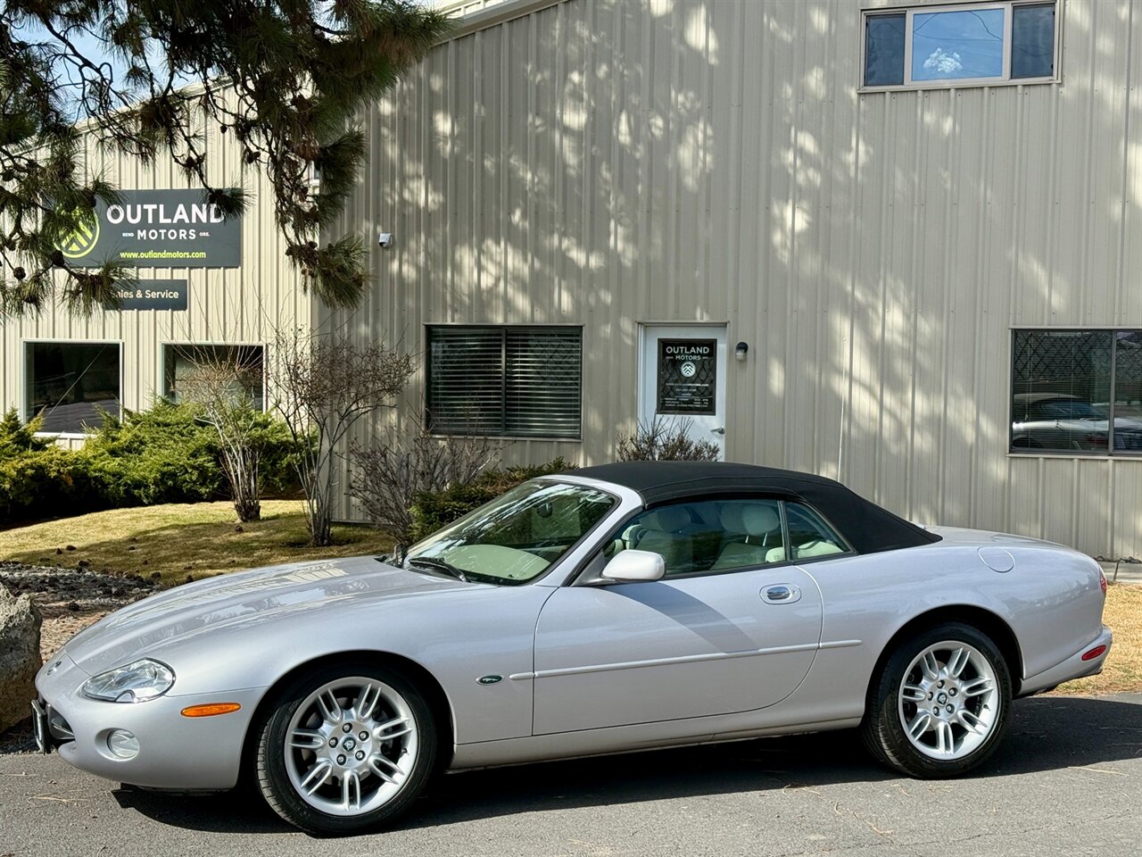 2001 Jaguar XK8 Convertible   - Photo 1 - Bend, OR 97702