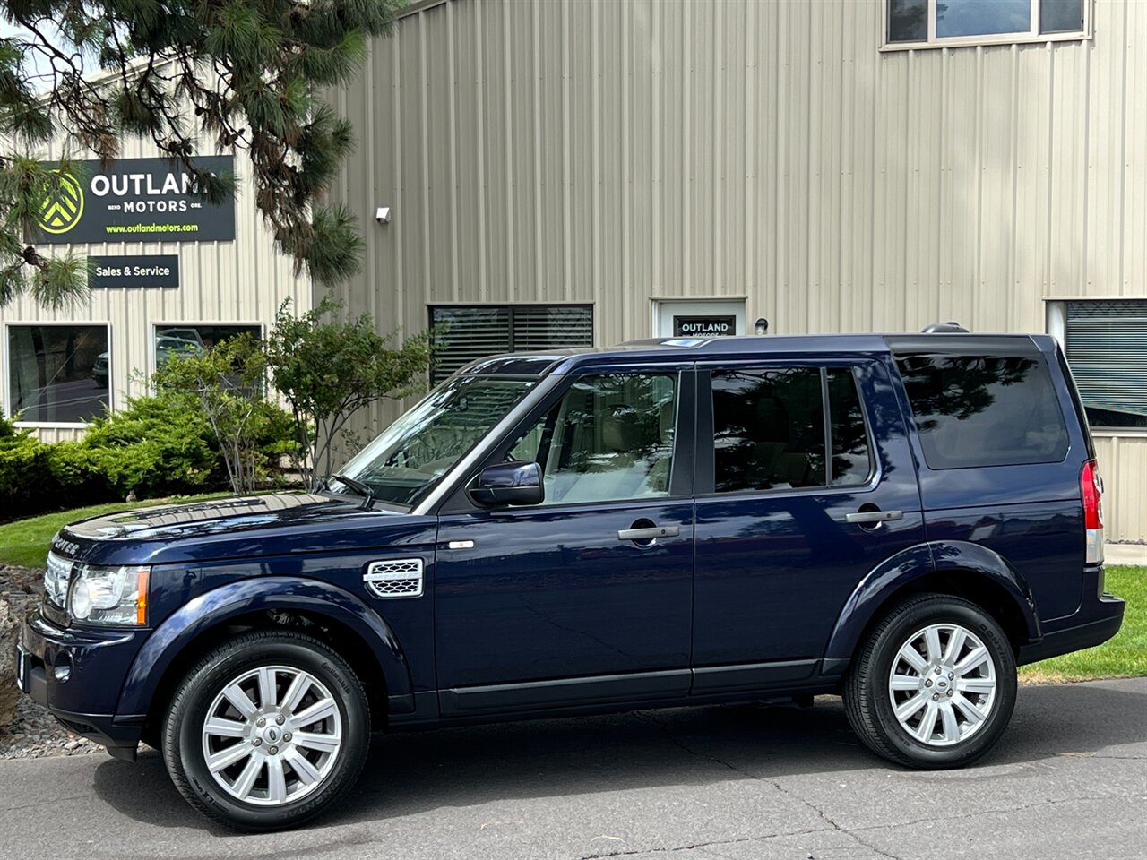 2013 Land Rover LR4 HSE  LOW MILES! - Photo 1 - Bend, OR 97702