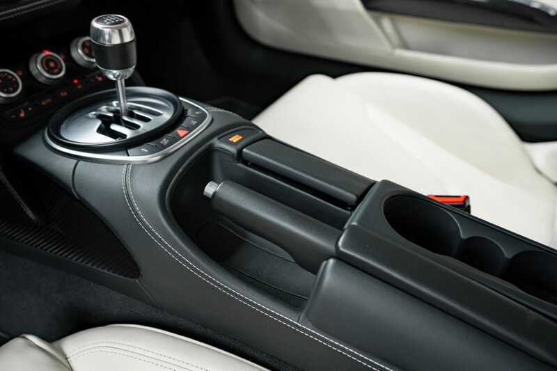 2010 Audi R8 5.2 quattro - Photo 48 - Huntington Beach, CA 92649