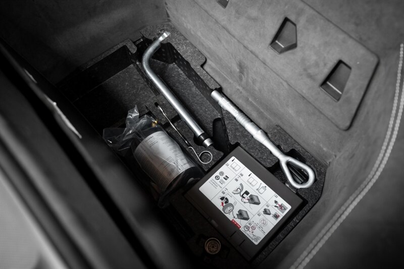 2010 Audi R8 5.2 quattro - Photo 10 - Huntington Beach, CA 92649