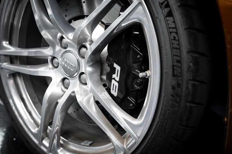 2010 Audi R8 5.2 quattro - Photo 20 - Huntington Beach, CA 92649