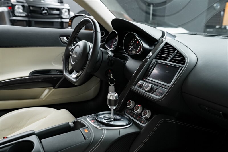 2010 Audi R8 5.2 quattro - Photo 66 - Huntington Beach, CA 92649
