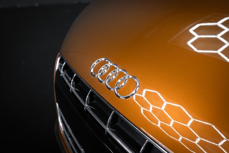 2010 Audi R8 5.2 quattro - Photo 16 - Huntington Beach, CA 92649