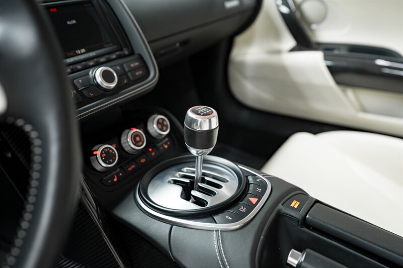 2010 Audi R8 5.2 quattro - Photo 46 - Huntington Beach, CA 92649