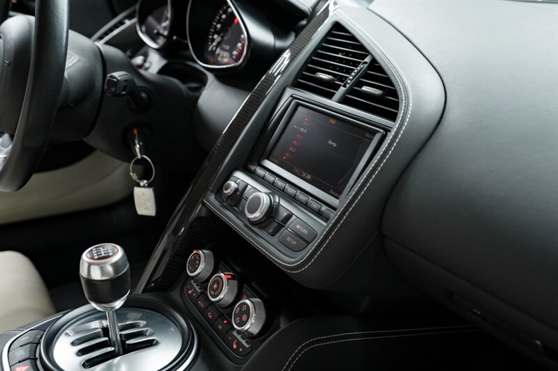 2010 Audi R8 5.2 quattro - Photo 67 - Huntington Beach, CA 92649