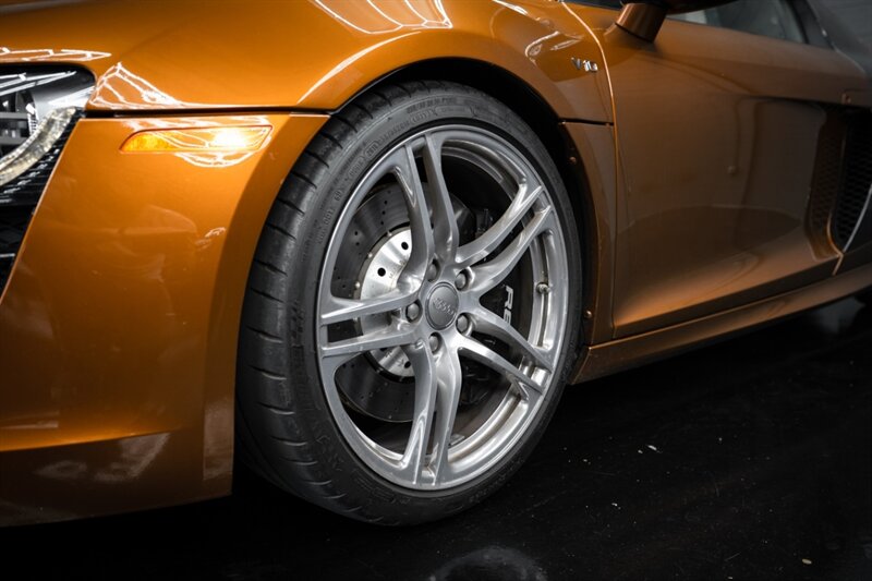 2010 Audi R8 5.2 quattro - Photo 18 - Huntington Beach, CA 92649
