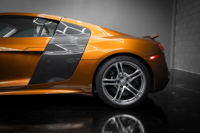 2010 Audi R8 5.2 quattro - Photo 13 - Huntington Beach, CA 92649