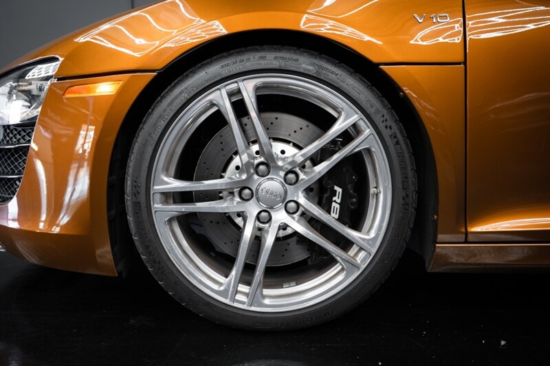 2010 Audi R8 5.2 quattro - Photo 19 - Huntington Beach, CA 92649