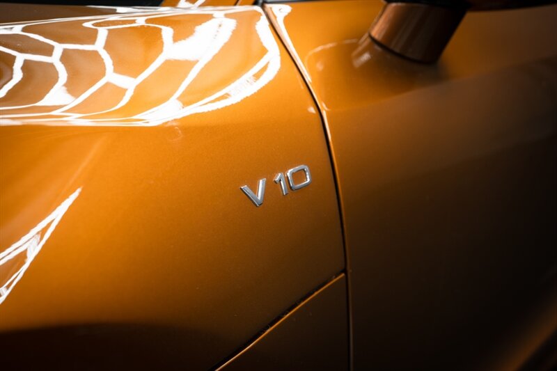 2010 Audi R8 5.2 quattro - Photo 21 - Huntington Beach, CA 92649