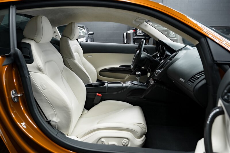 2010 Audi R8 5.2 quattro - Photo 58 - Huntington Beach, CA 92649