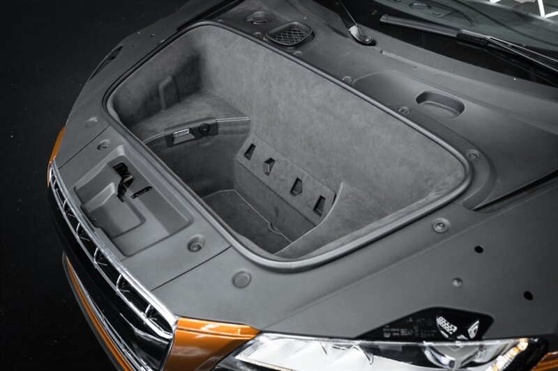 2010 Audi R8 5.2 quattro - Photo 8 - Huntington Beach, CA 92649