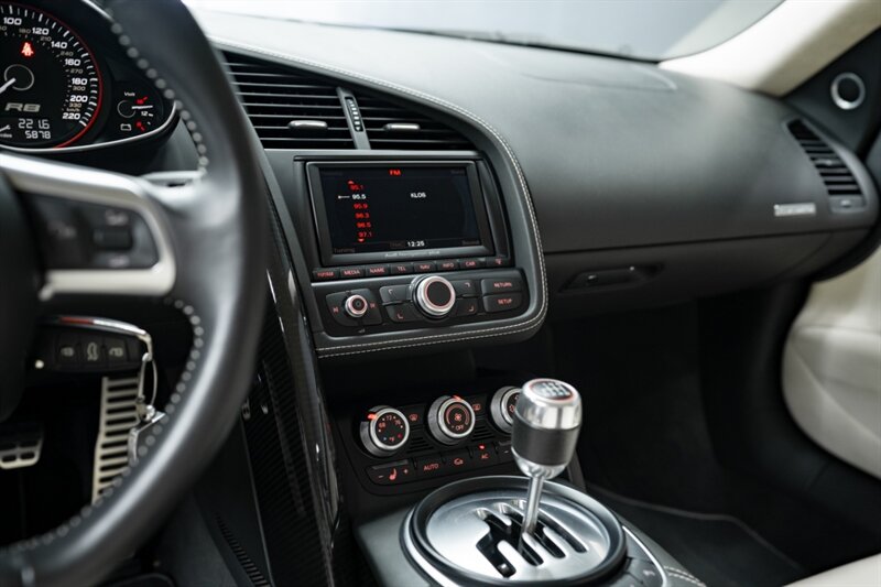 2010 Audi R8 5.2 quattro - Photo 45 - Huntington Beach, CA 92649