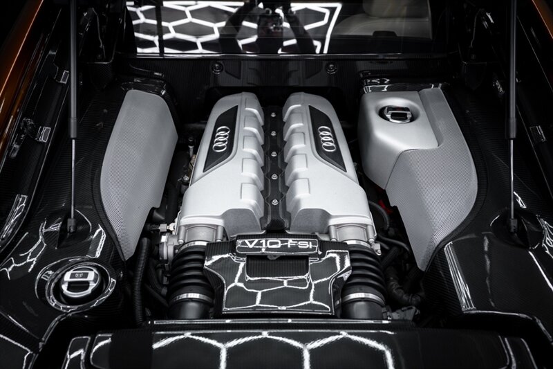 2010 Audi R8 5.2 quattro - Photo 81 - Huntington Beach, CA 92649