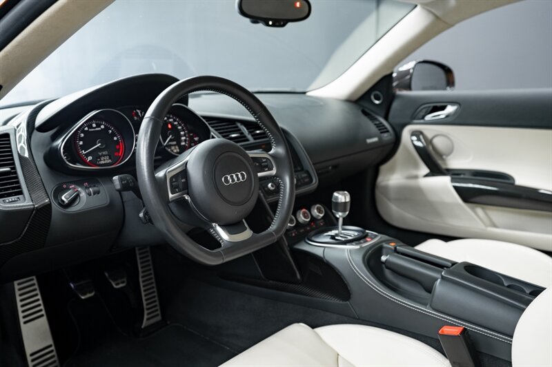 2010 Audi R8 5.2 quattro - Photo 28 - Huntington Beach, CA 92649