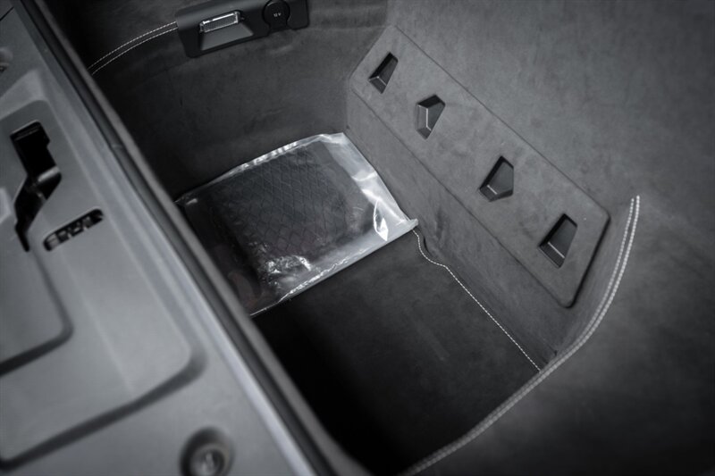 2010 Audi R8 5.2 quattro - Photo 11 - Huntington Beach, CA 92649