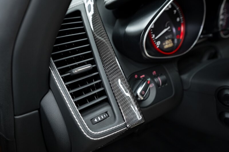 2010 Audi R8 5.2 quattro - Photo 44 - Huntington Beach, CA 92649