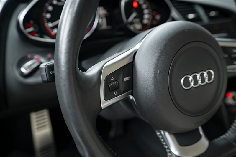 2010 Audi R8 5.2 quattro - Photo 36 - Huntington Beach, CA 92649