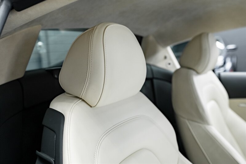 2010 Audi R8 5.2 quattro - Photo 61 - Huntington Beach, CA 92649