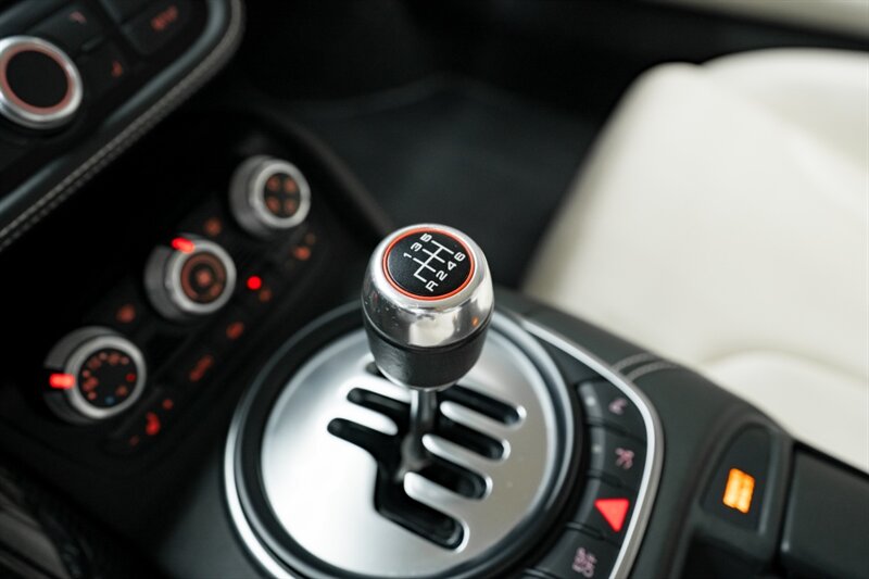 2010 Audi R8 5.2 quattro - Photo 47 - Huntington Beach, CA 92649