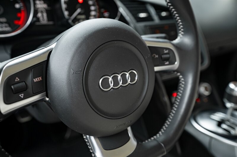 2010 Audi R8 5.2 quattro - Photo 37 - Huntington Beach, CA 92649