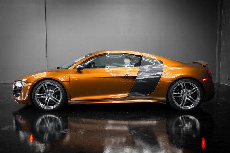 2010 Audi R8 5.2 quattro - Photo 5 - Huntington Beach, CA 92649